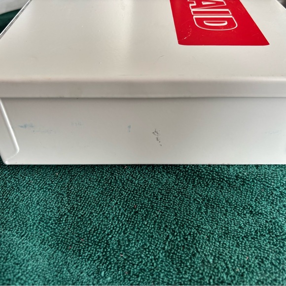 Metal First Aid Kit - Picture 9 of 14